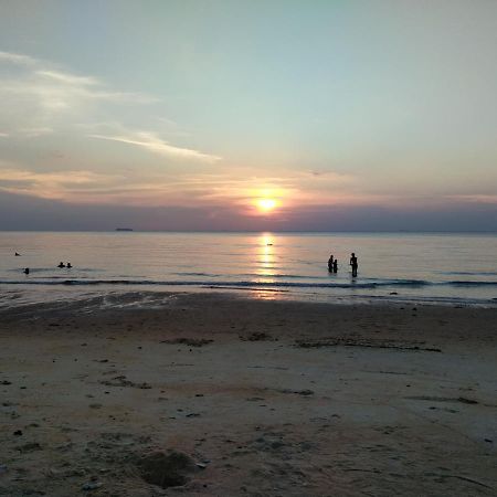 Family Beach Condo Pd At Cocobay Resort Condominium Port Dickson Exteriör bild