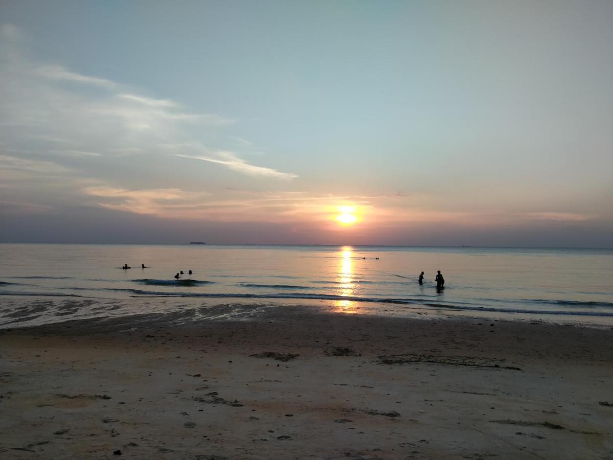 Family Beach Condo Pd At Cocobay Resort Condominium Port Dickson Exteriör bild