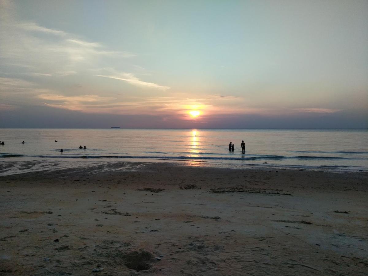 Family Beach Condo Pd At Cocobay Resort Condominium Port Dickson Exteriör bild